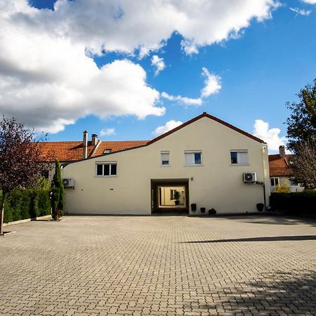 Appartement 1-4 Pers - Aeroport Cdg, Parc Expo, Villepinte - A L'Ombre Du Pin "9" Le Pin  Zewnętrze zdjęcie